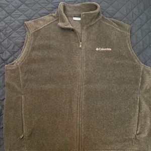 Columbia vest, never worn. Size XL. Dark grey